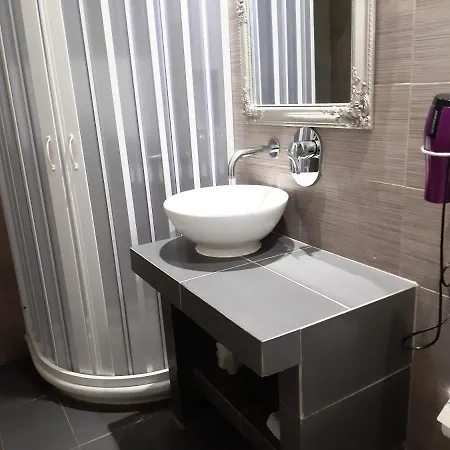 アパートホテル Atalos Kamári