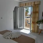 Atalos Kamari (Santorini)