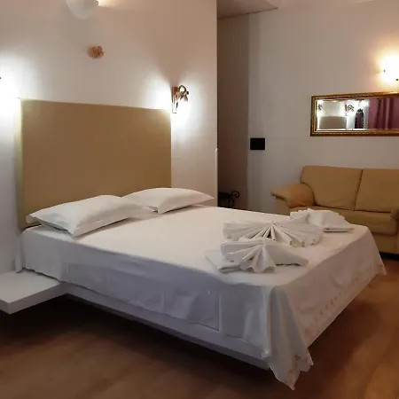 Atalos 3* Kamari (Santorini)