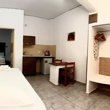 Atalos Aparthotel Kamari (Santorini)