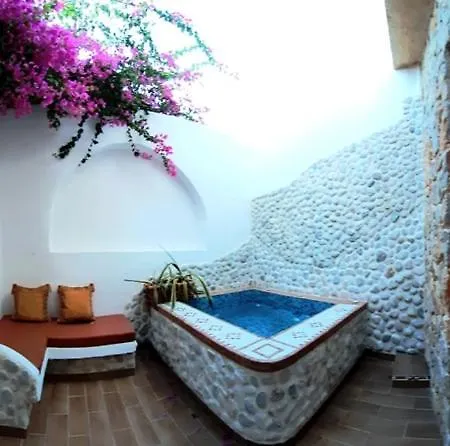 Atalos 3* Kamari (Santorini)